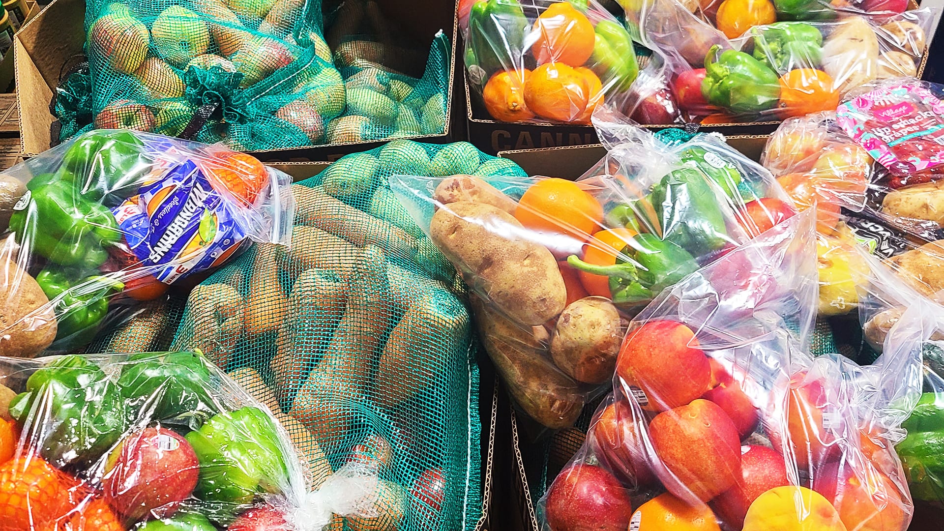 The pantry distributes fresh fruits and vegetables Amazing Grace Food